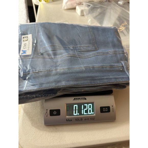 Time And Tru Shorts Womens XXL 20 Blue Jean Denim Rolled Cuff Medium Wash - Picture 10 of 10